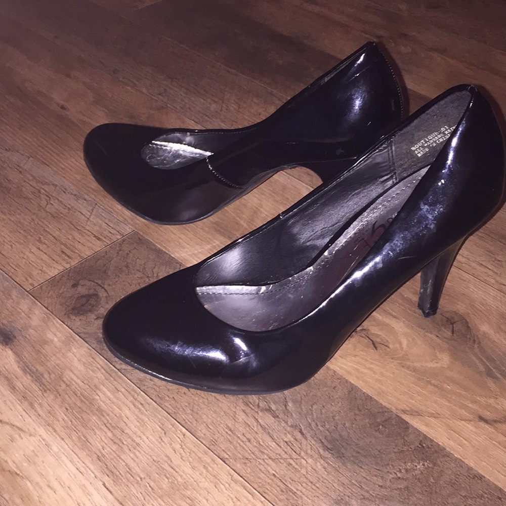 Black shiny 3 inch heels